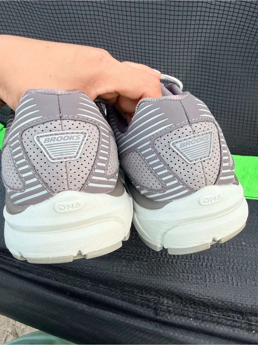 Brooks Addiction Walker Gray Running Shoes Sneakers Sz 8.5 Womens